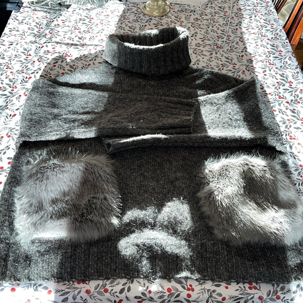 Gorgeous Cliche grey sweater. Size Large.